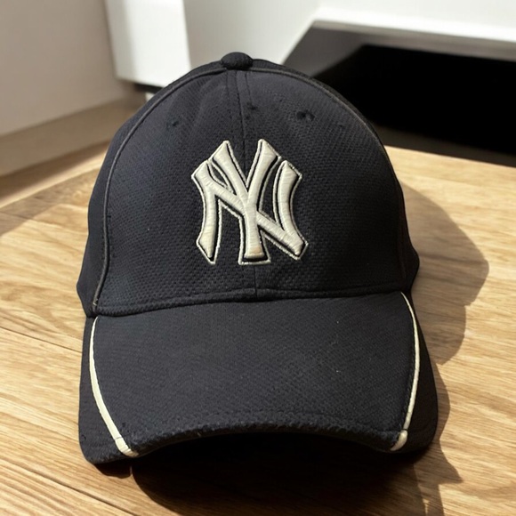 🗽Classic “NY” Yankees New Era Authentic Official Batting Practice Cap! - Picture 7 of 9